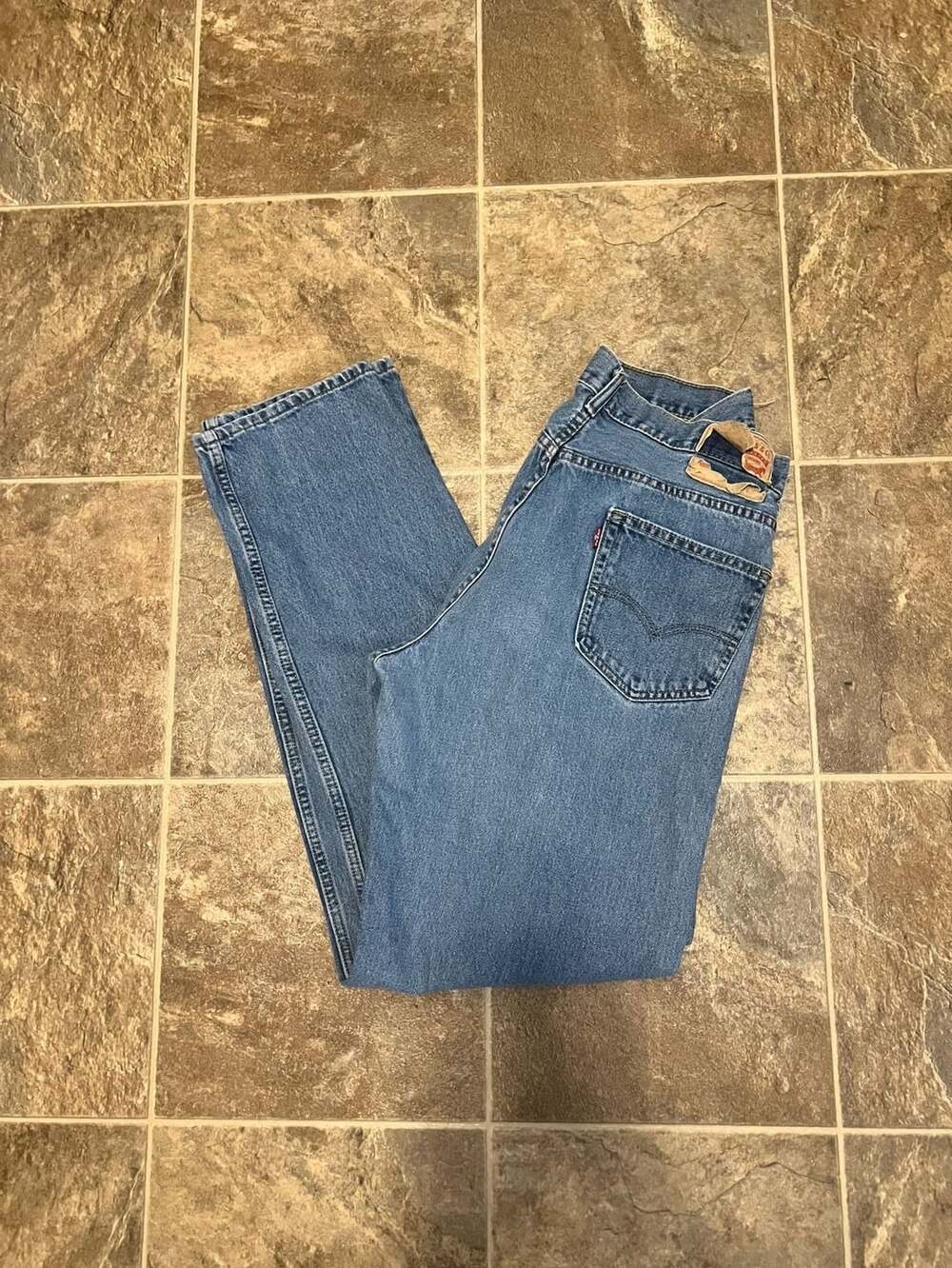Levi's 550 Jeans Size 32 x 34 Medium Wash Blue Denim Relaxed Fit